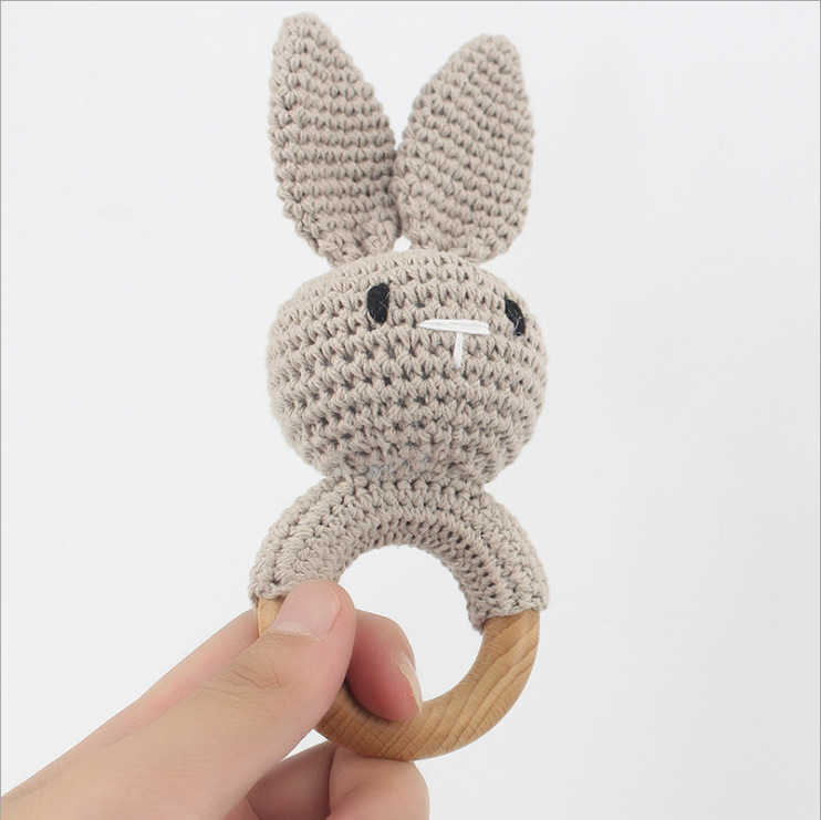 Annie & Charles® gehäkelte Baby Rassel: Hase