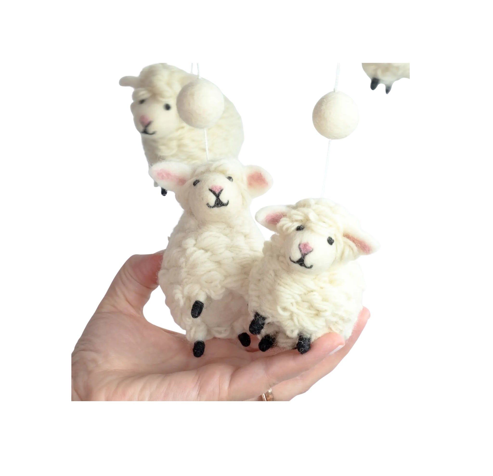 THE WINDING ROAD Mobile mit Schafen