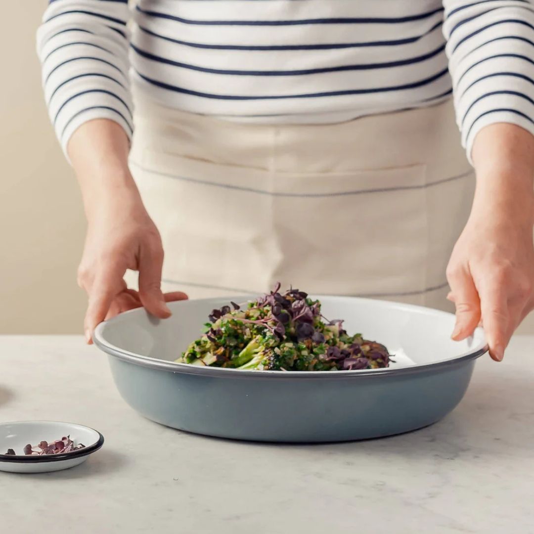 Große Servierplatte: Weiß mit blauem Rand